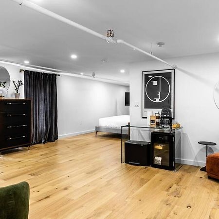 King Bed, The Phenix Historic Hotel, Spacious, Room # 406 Bangor Luaran gambar